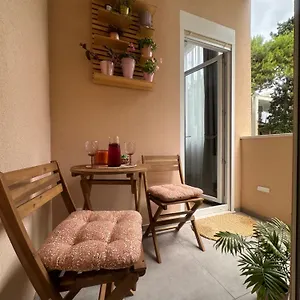 Izzy Apartment Split